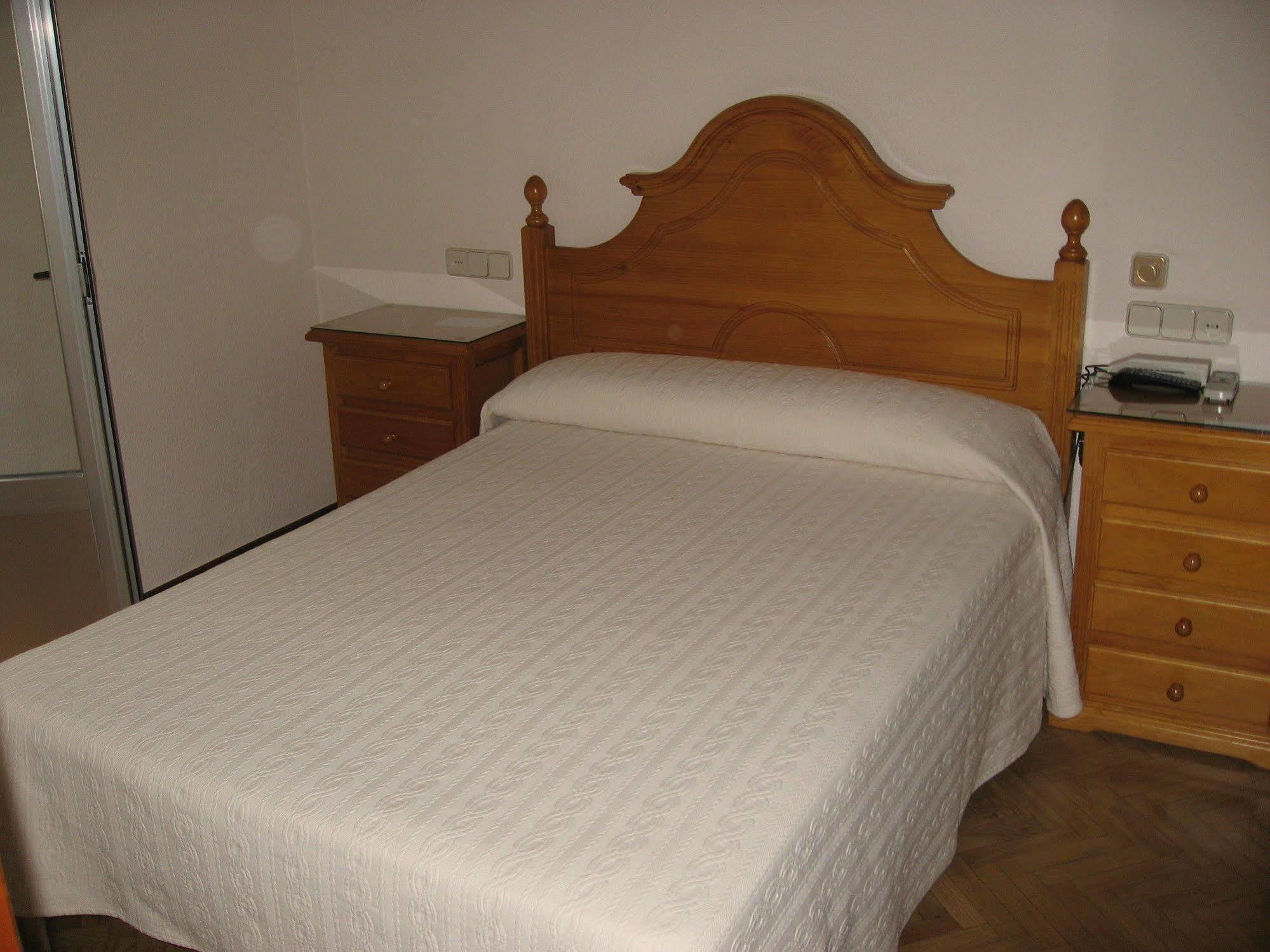 Hostal Maria Cristina Мадрид Екстер'єр фото