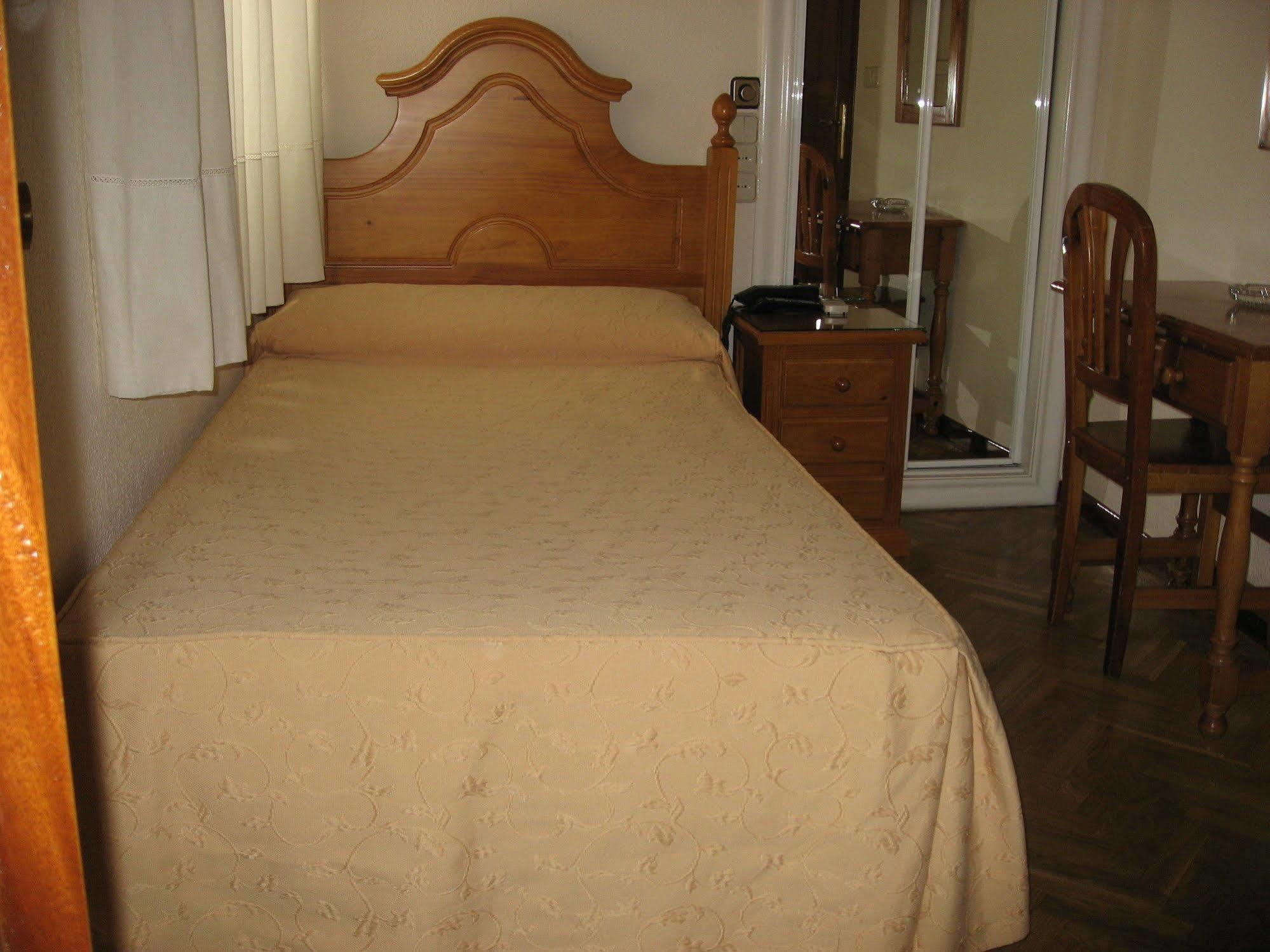 Hostal Maria Cristina Мадрид Екстер'єр фото