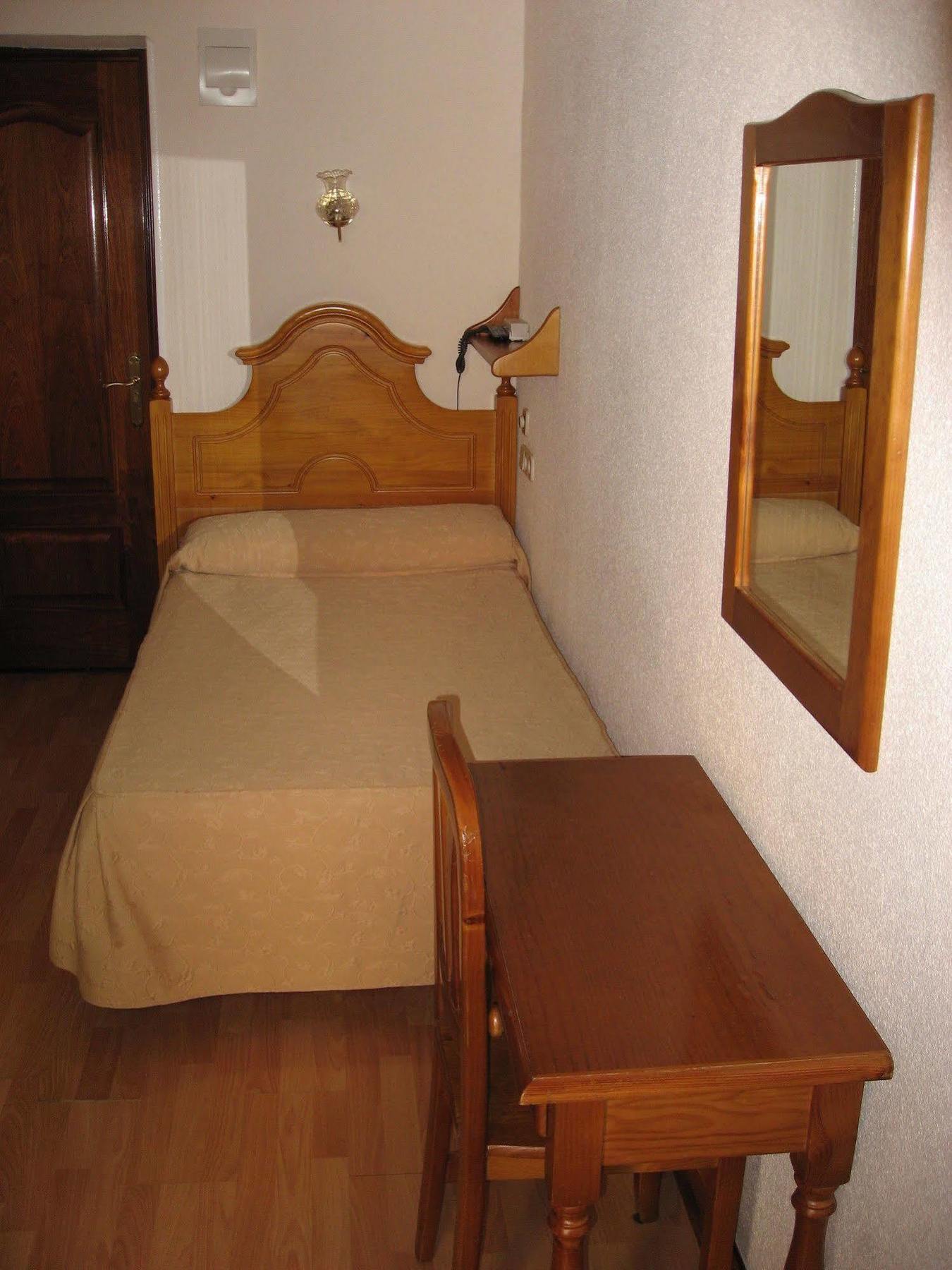 Hostal Maria Cristina Мадрид Екстер'єр фото