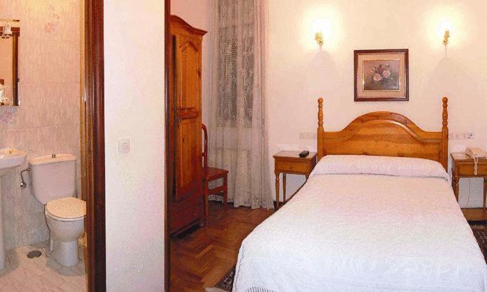 Hostal Maria Cristina Мадрид Екстер'єр фото
